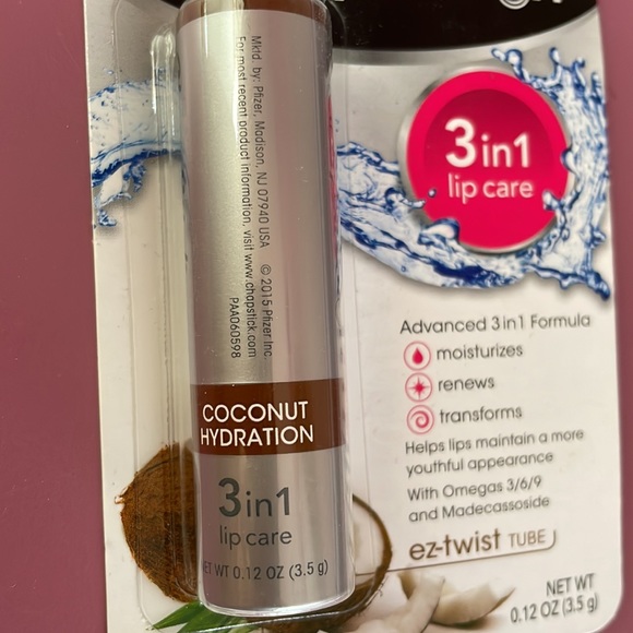 Chap Stick Total Hydration Coconut Hydration Non-Tinted .12 oz - Picture 5 of 7